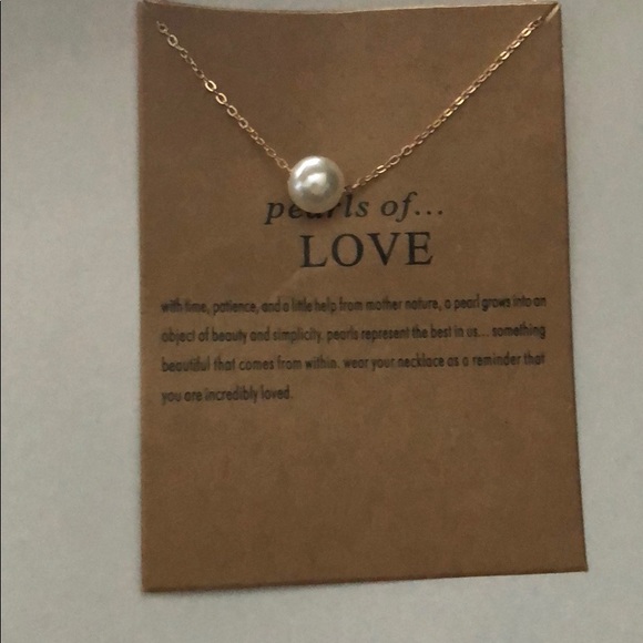 {EMILIA} small dainty simple pearl necklace - Picture 3 of 5